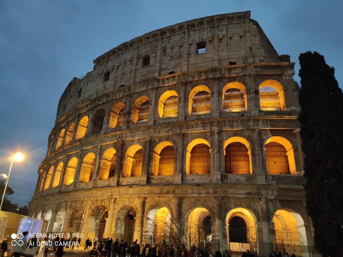 Luminoso Appartamento In Centro Storico ローマ エクステリア 写真
